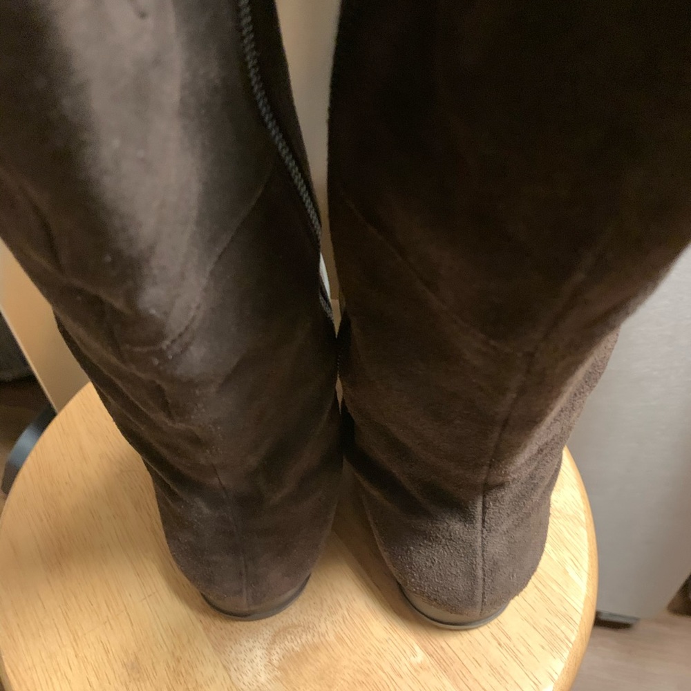 Boots - Picture 3 of 8